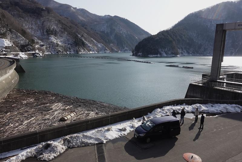 Taking a break during the road trip at a bautiful lake near Takayama